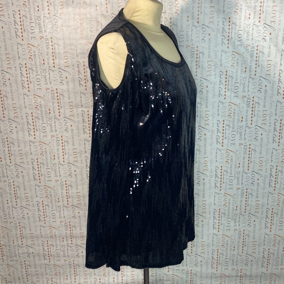 Beautiful blouse - Picture 3 of 9